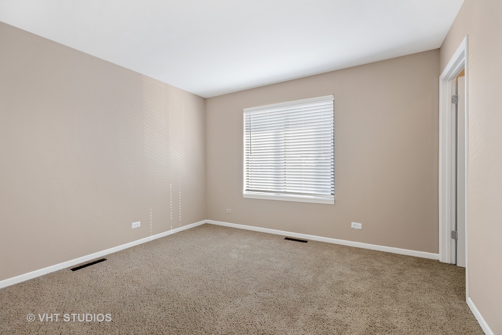 1507 Westminster Drive #102, Naperville, IL 60563