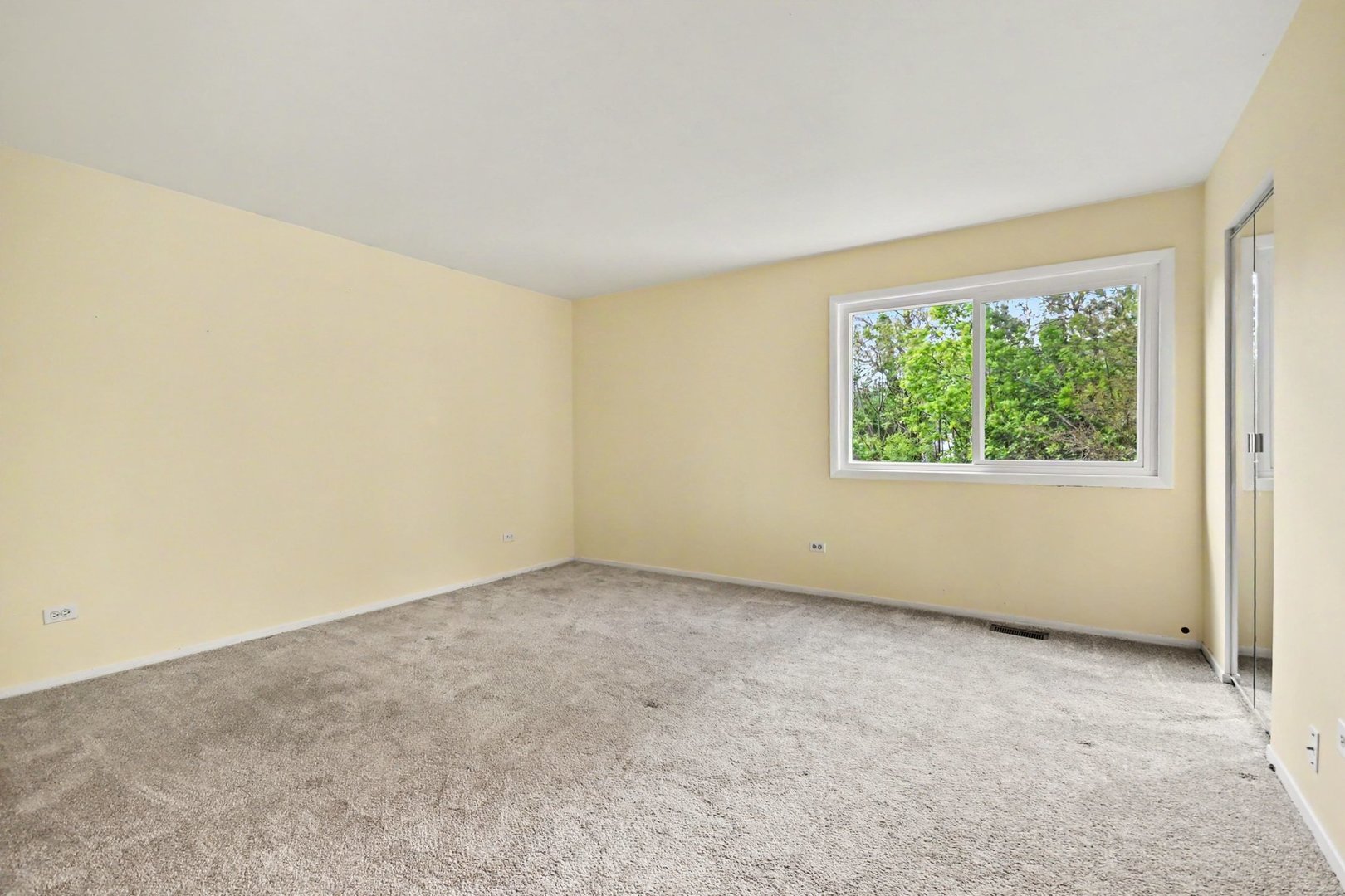 7 Oriole Court, Woodridge, IL 60517