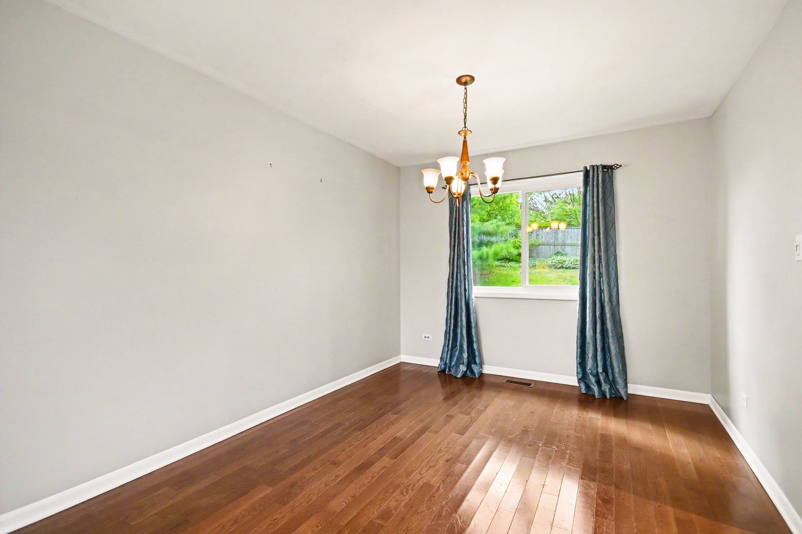 7 Oriole Court, Woodridge, IL 60517
