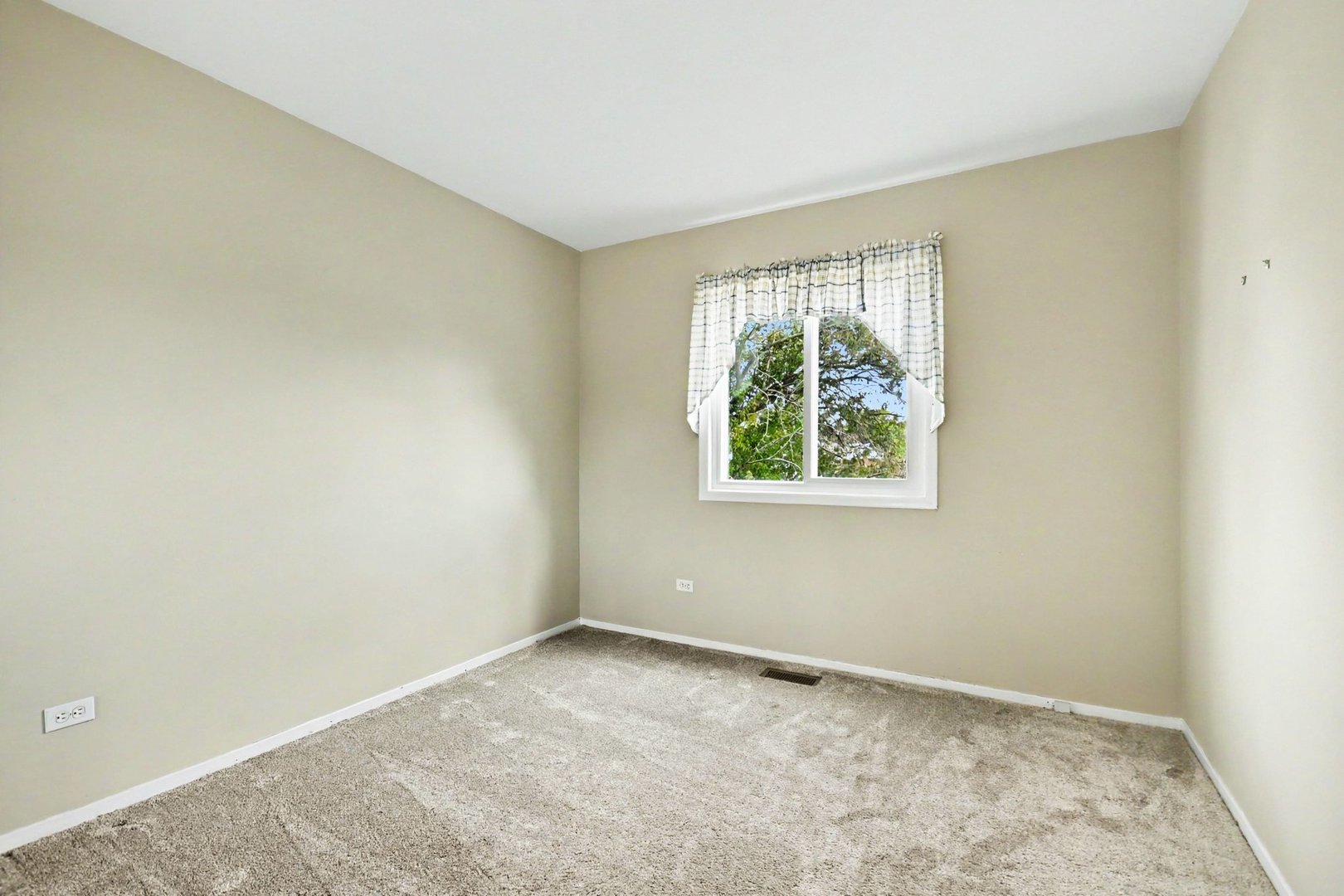 7 Oriole Court, Woodridge, IL 60517