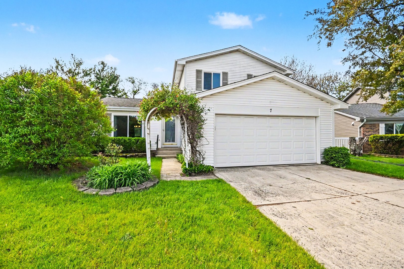 7 Oriole Court, Woodridge, IL 60517