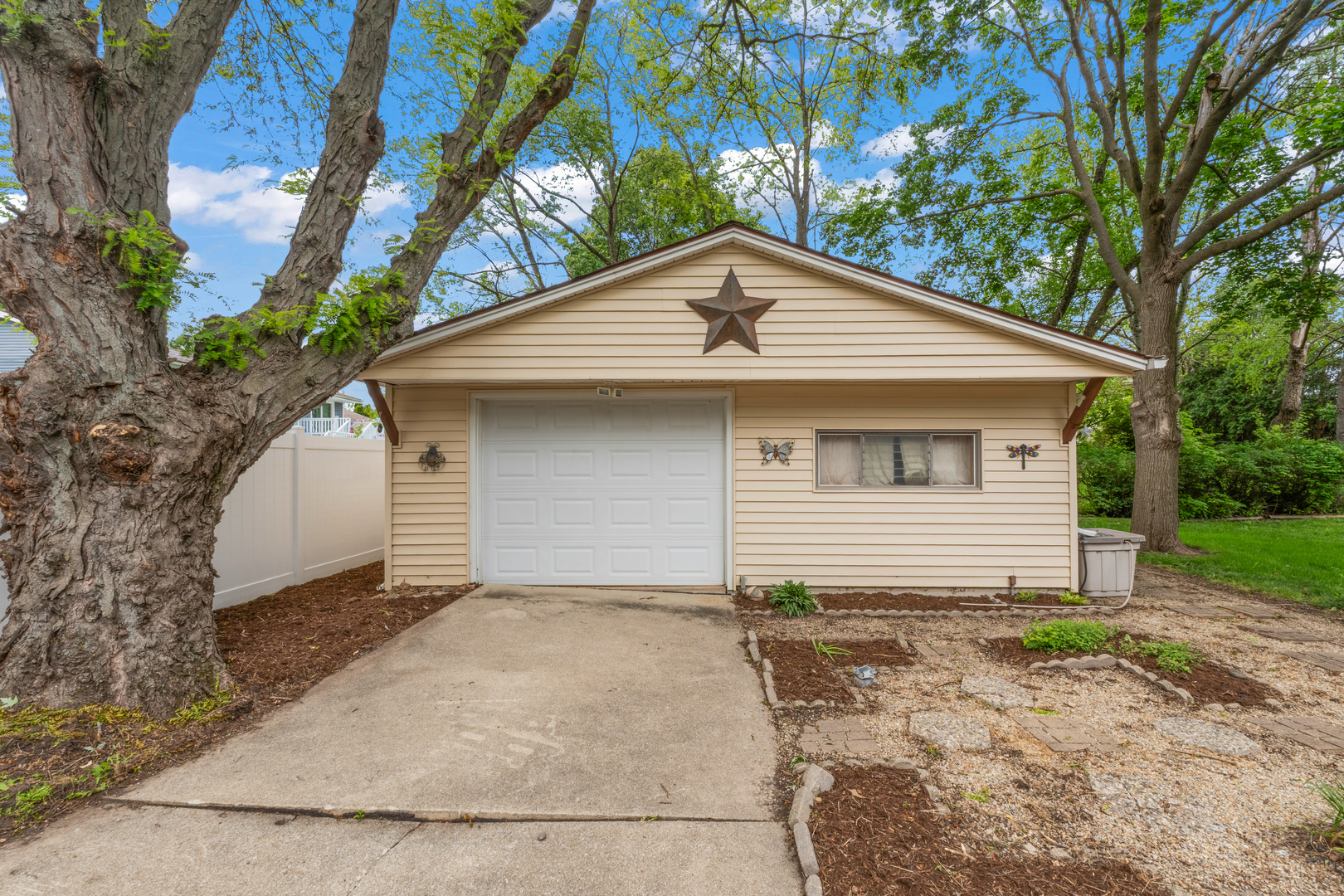 1704 Dunray Lane, Normal, IL 61761