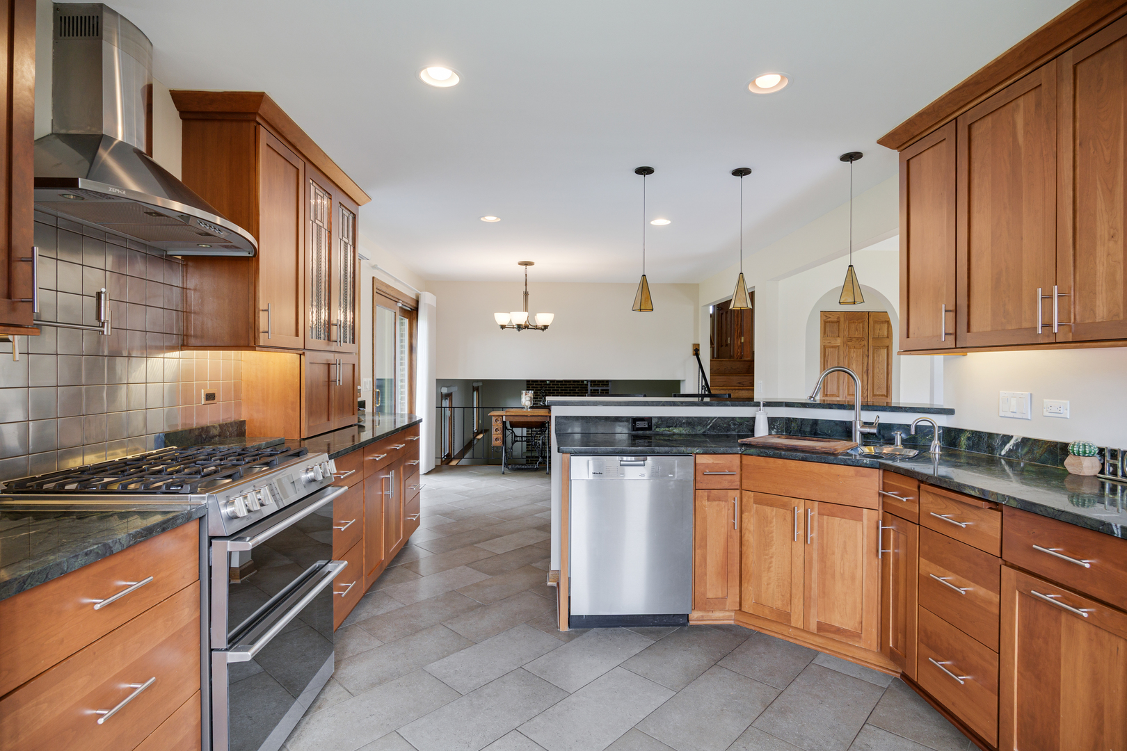 16W658 Therese Court, Willowbrook, IL 60527