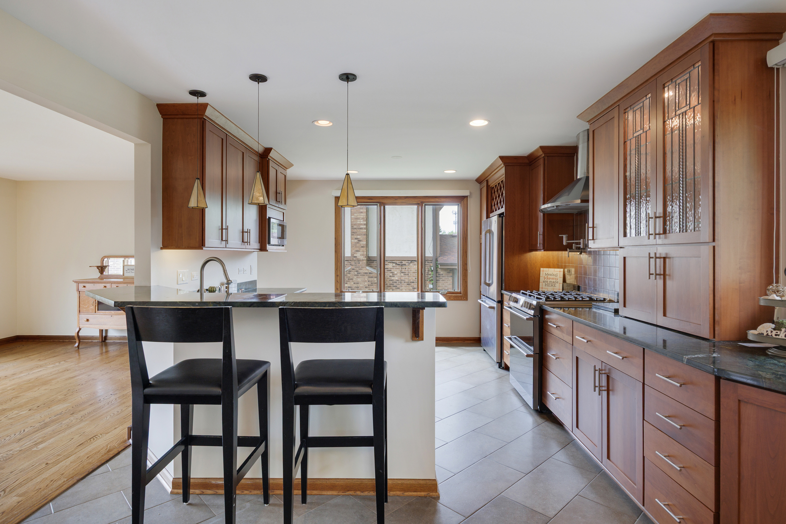 16W658 Therese Court, Willowbrook, IL 60527