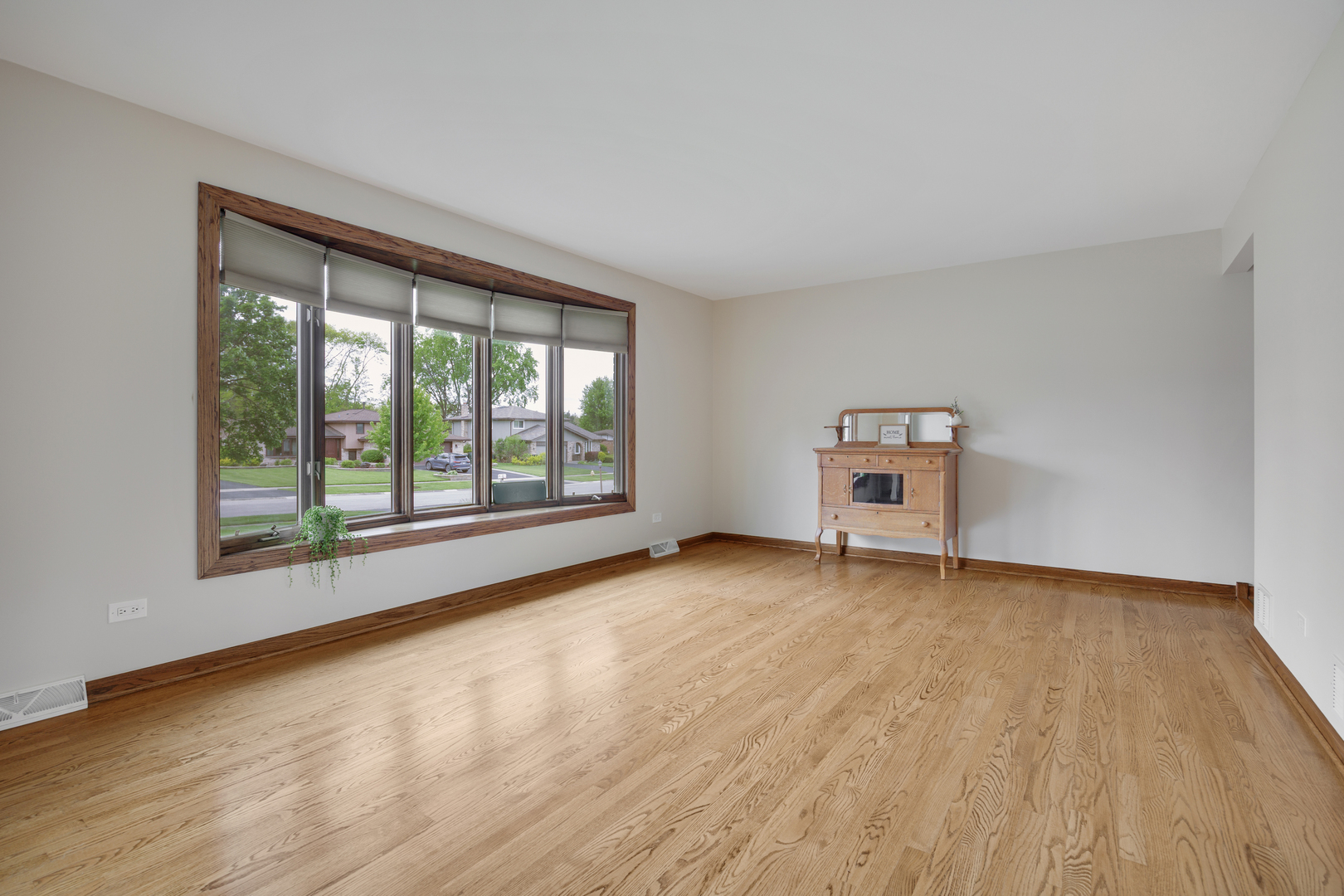 16W658 Therese Court, Willowbrook, IL 60527
