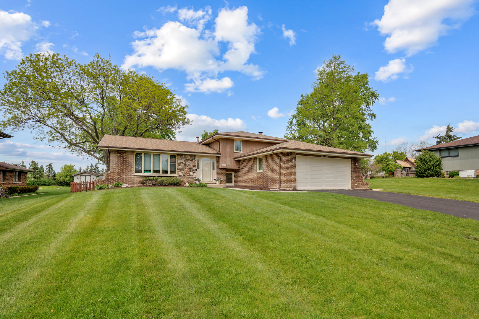 16W658 Therese Court, Willowbrook, IL 60527