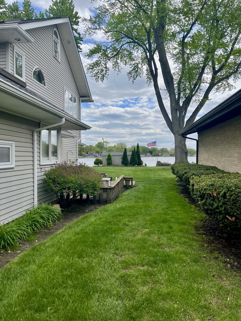 2401 Fairview Avenue, Johnsburg, IL 60051