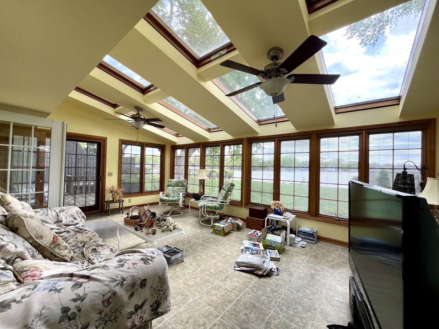 2401 Fairview Avenue, Johnsburg, IL 60051