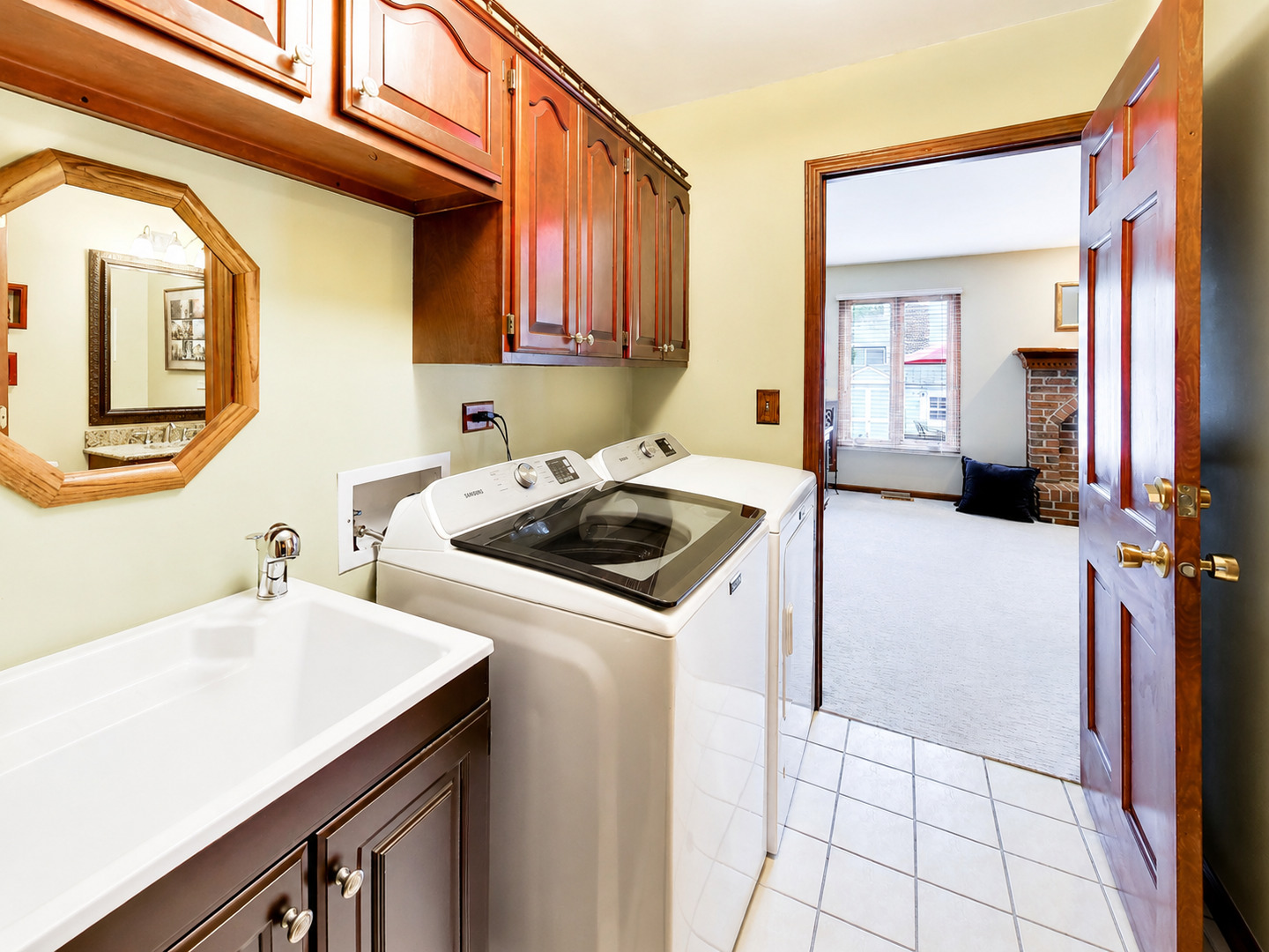 1265 N Scarlet Drive, Addison, IL 60101