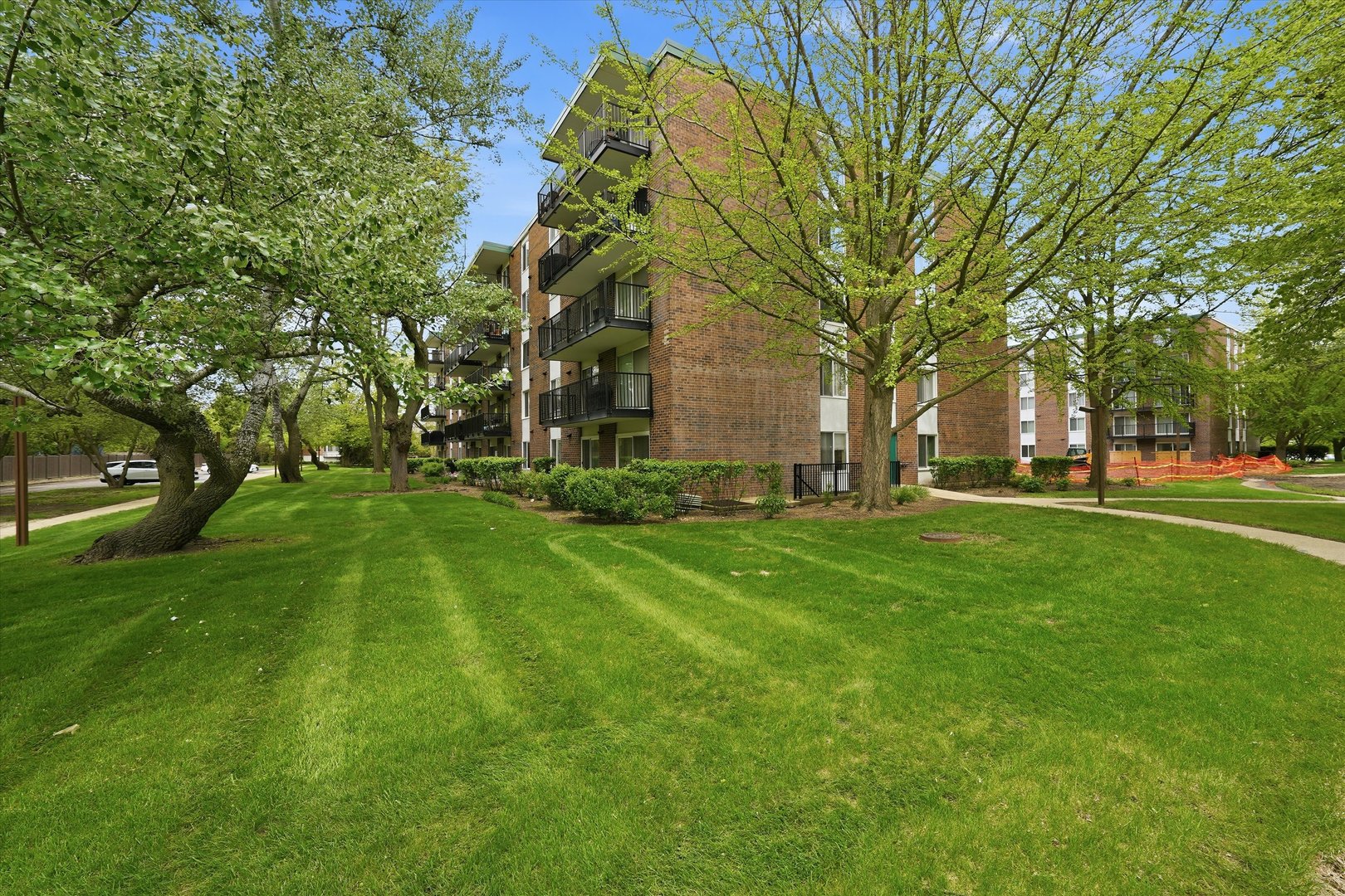 5S040 Pebblewood Lane #W103, Naperville, IL 60563