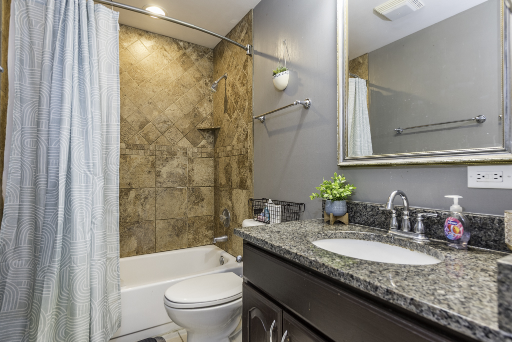 814 Holdridge Avenue, Winthrop Harbor, IL 60096