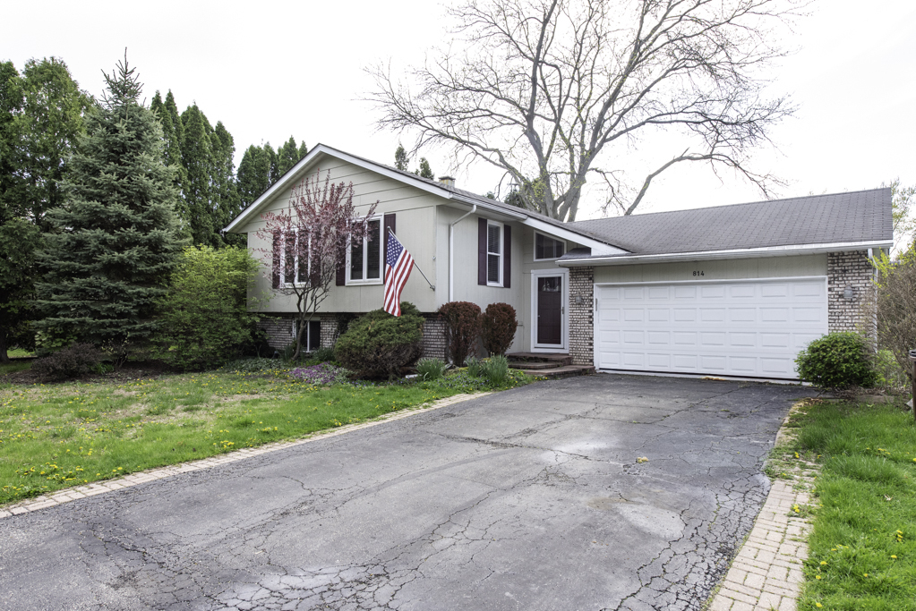 814 Holdridge Avenue, Winthrop Harbor, IL 60096