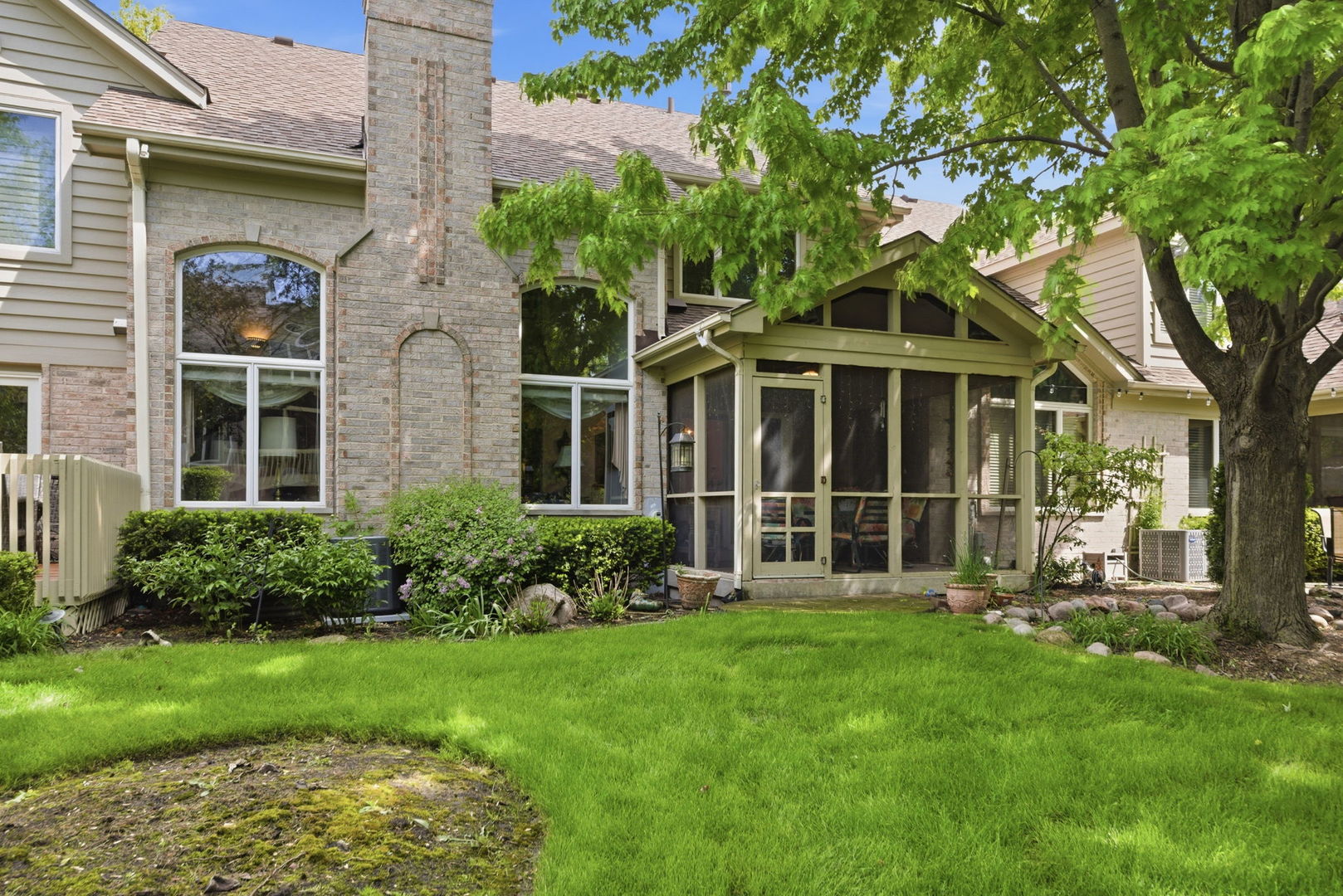 2235 Tamarack Drive, Downers Grove, IL 60515