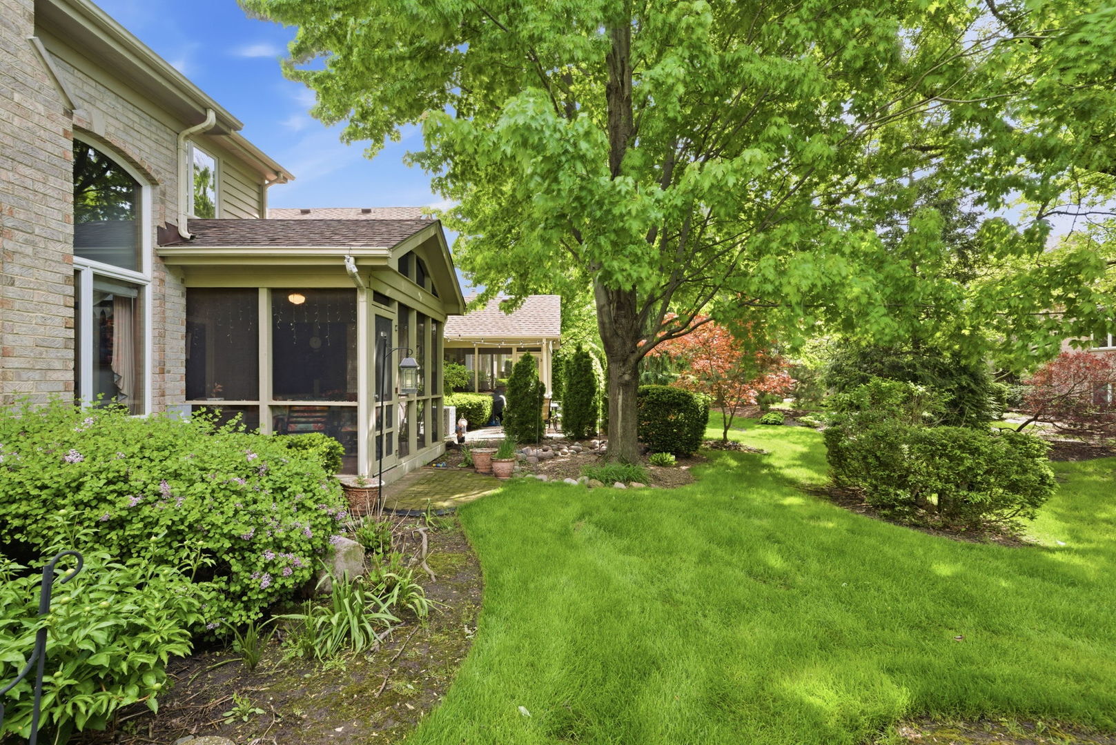 2235 Tamarack Drive, Downers Grove, IL 60515