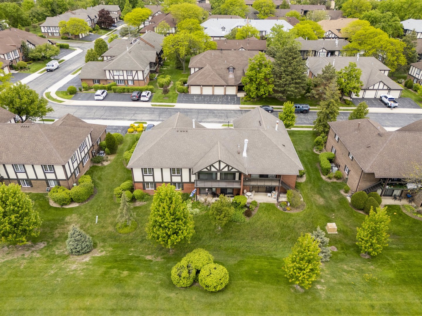 245 Windsor Lane #B, Willowbrook, IL 60527