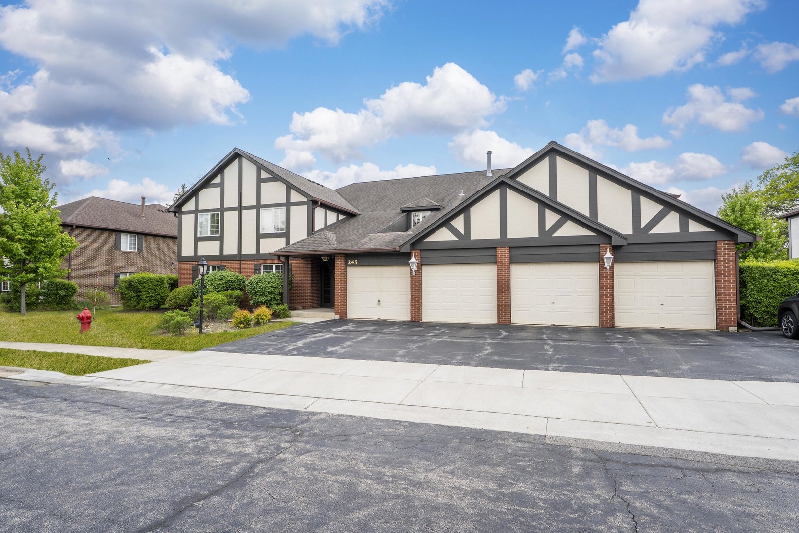 245 Windsor Lane #B, Willowbrook, IL 60527