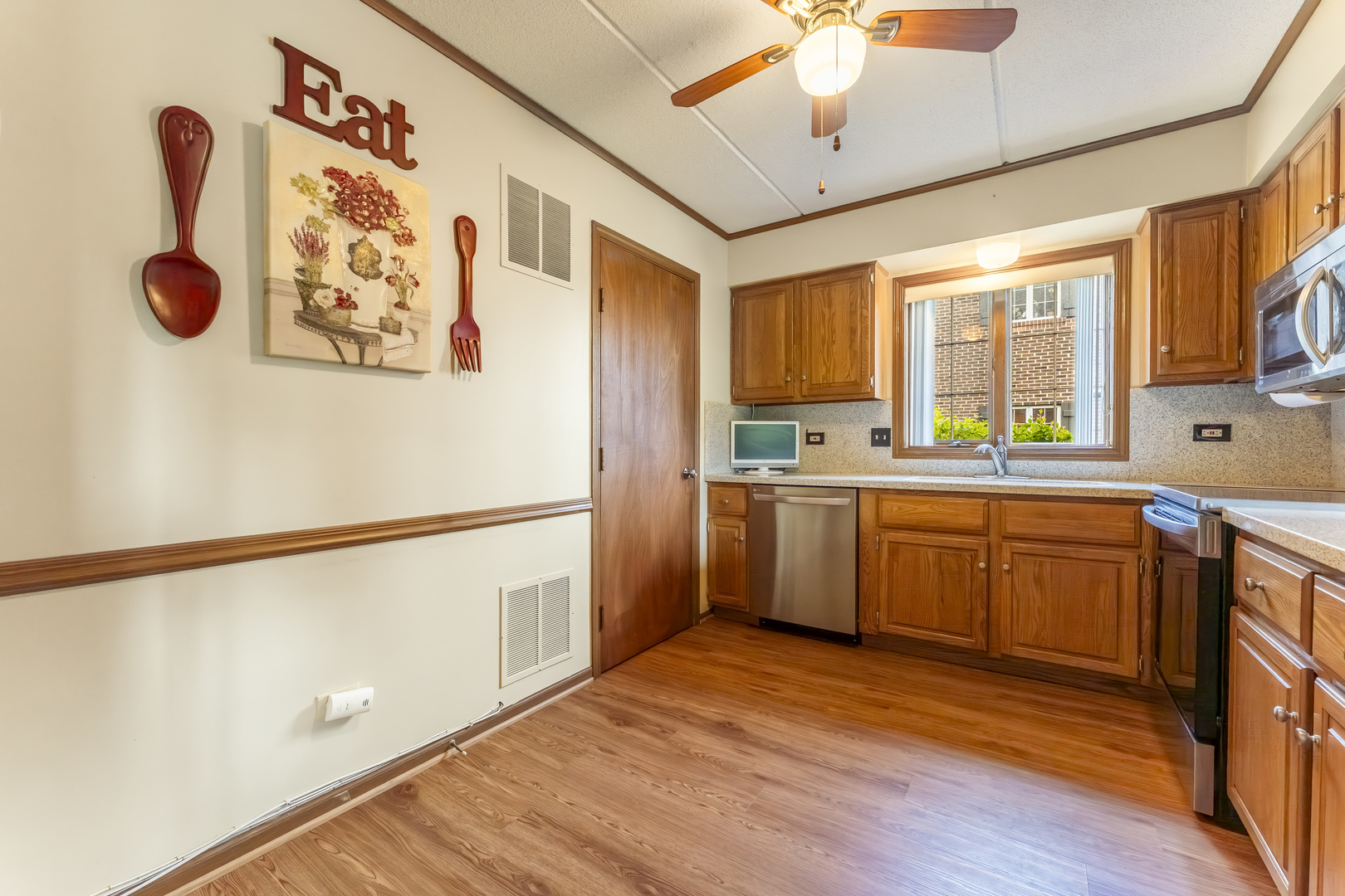 245 Windsor Lane #B, Willowbrook, IL 60527