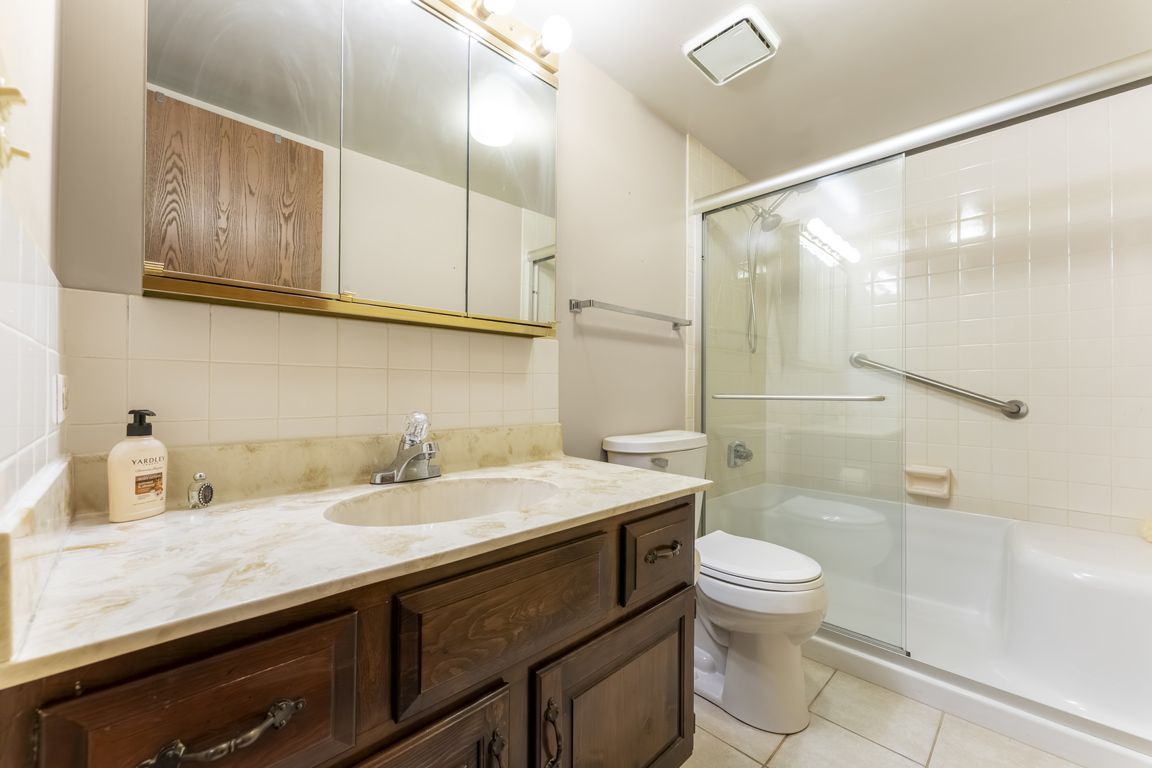 245 Windsor Lane #B, Willowbrook, IL 60527