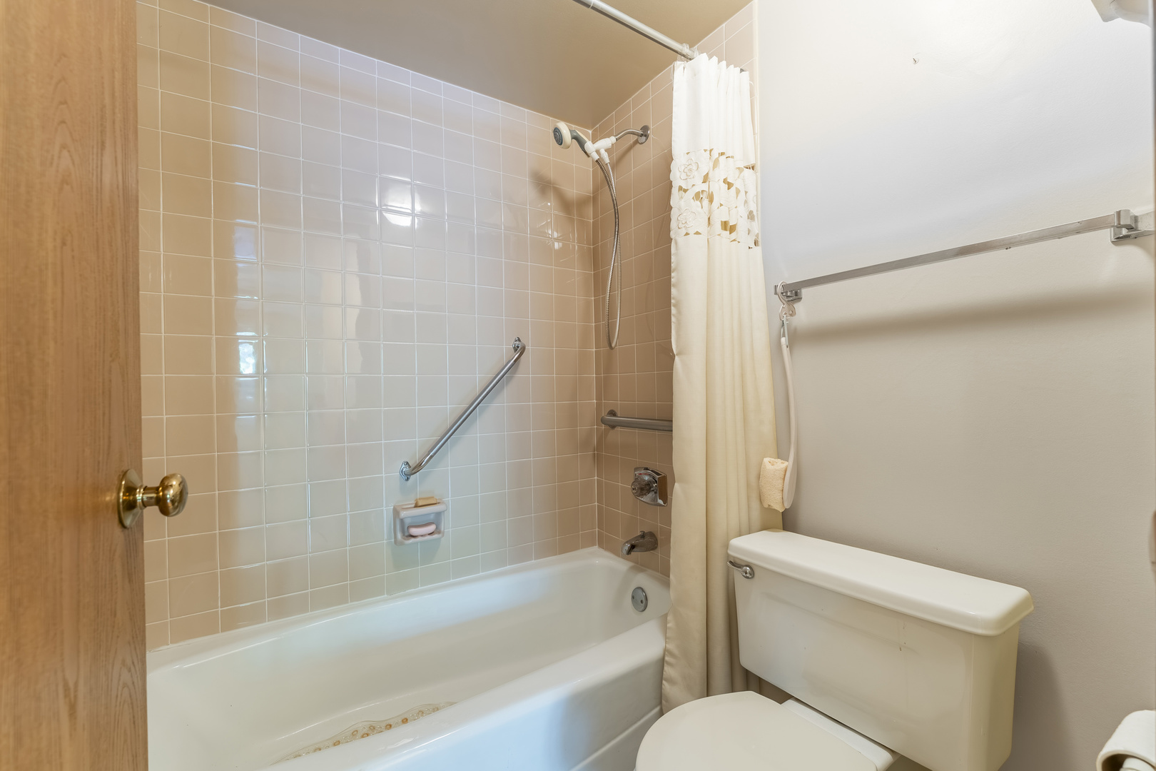 245 Windsor Lane #B, Willowbrook, IL 60527