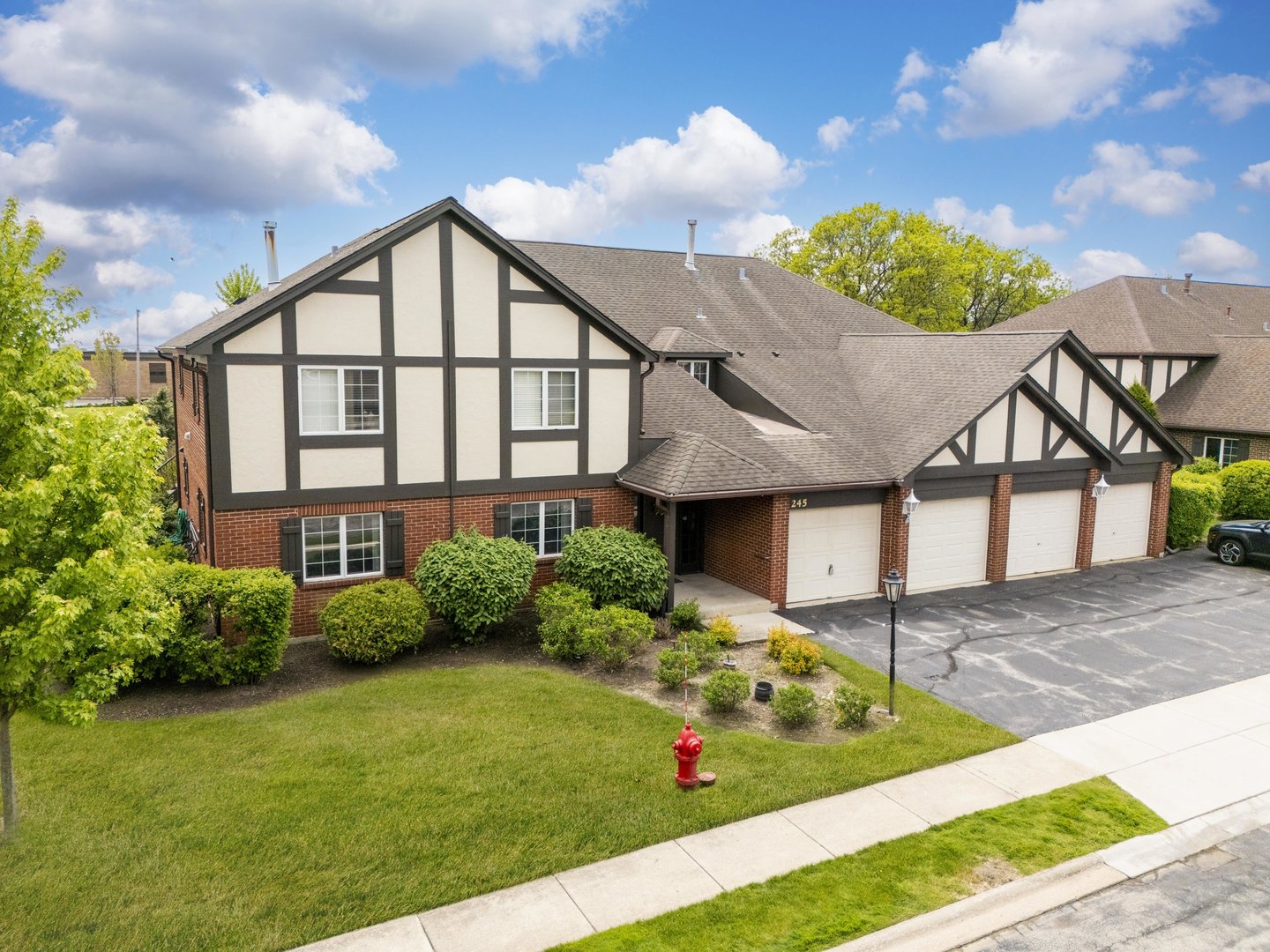 245 Windsor Lane #B, Willowbrook, IL 60527