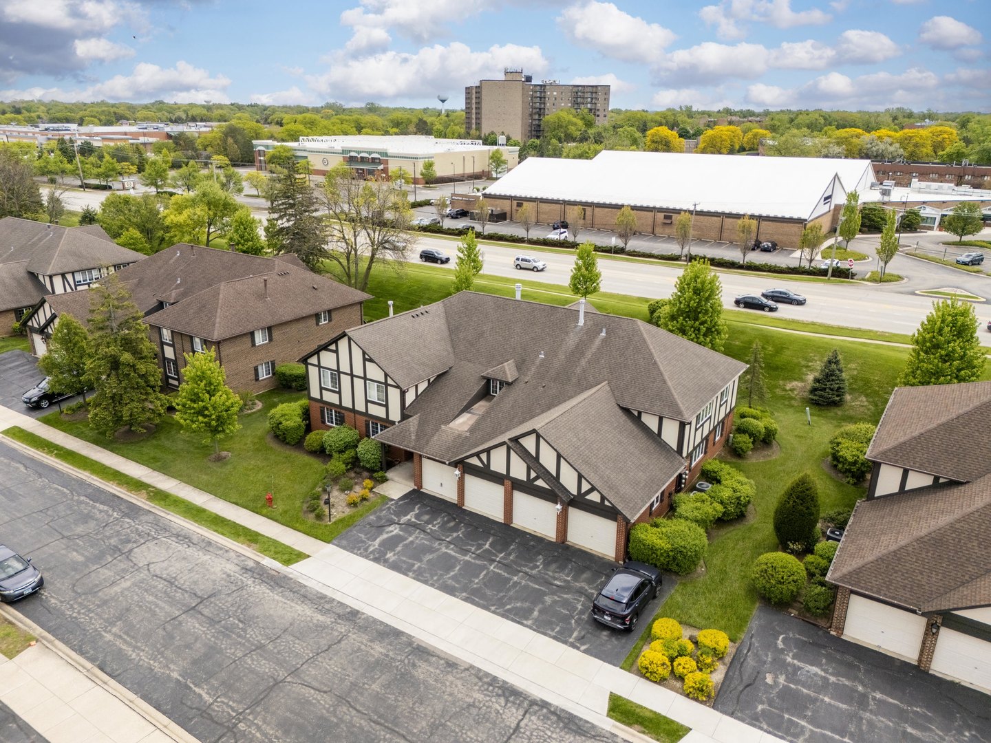 245 Windsor Lane #B, Willowbrook, IL 60527