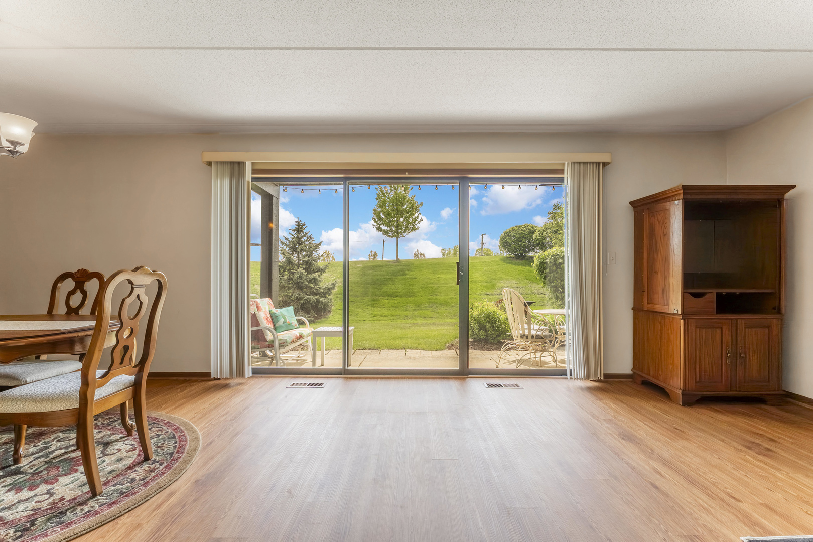 245 Windsor Lane #B, Willowbrook, IL 60527