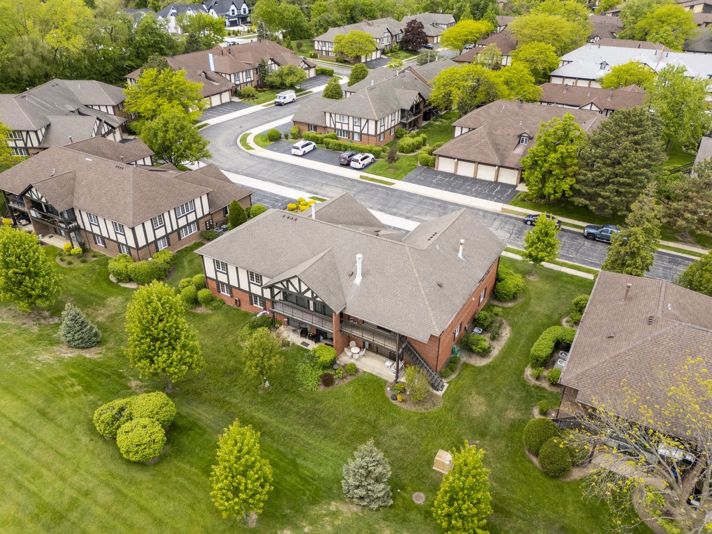 245 Windsor Lane #B, Willowbrook, IL 60527
