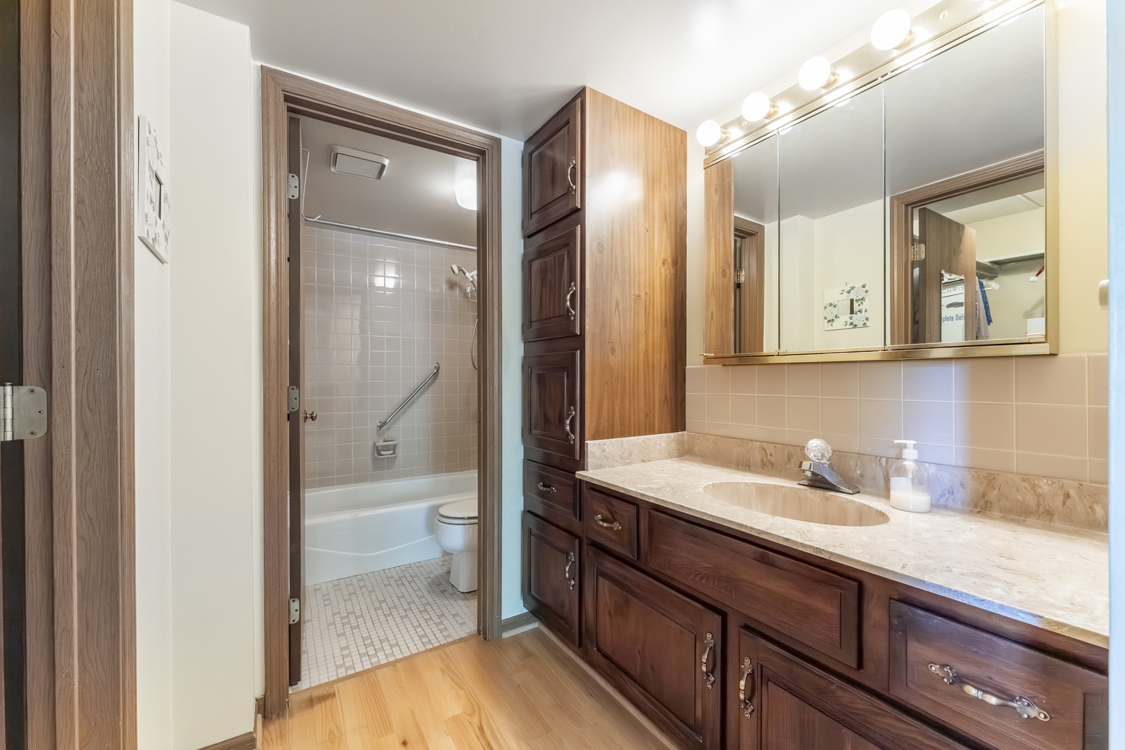 245 Windsor Lane #B, Willowbrook, IL 60527