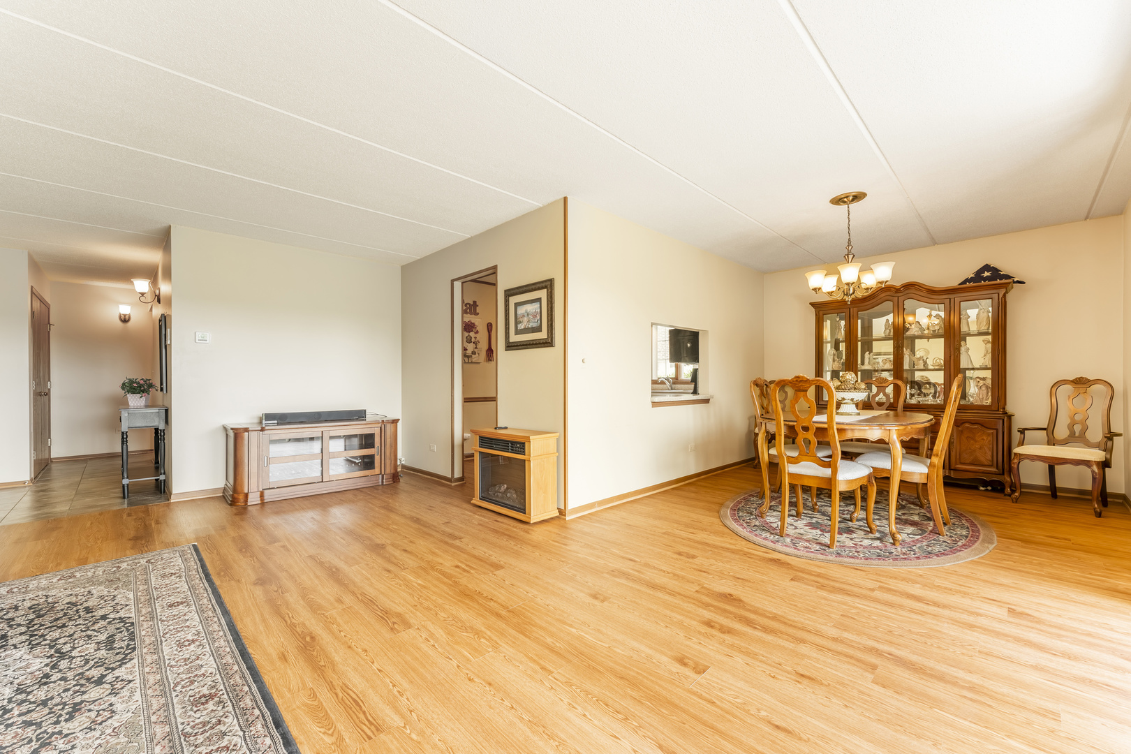 245 Windsor Lane #B, Willowbrook, IL 60527