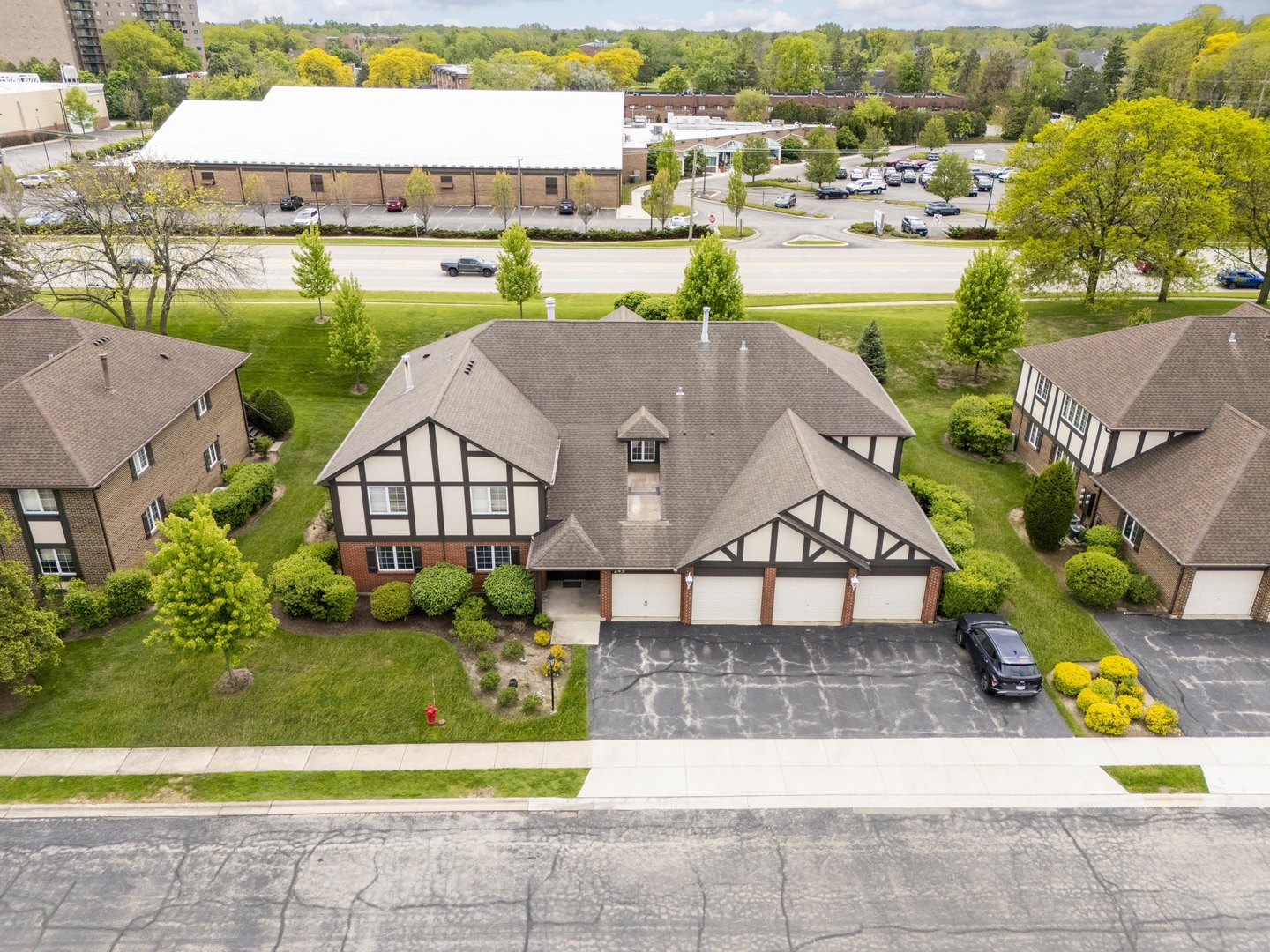 245 Windsor Lane #B, Willowbrook, IL 60527