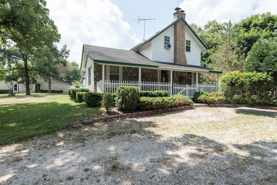 17049 W Edwards Road, Antioch, IL 60002