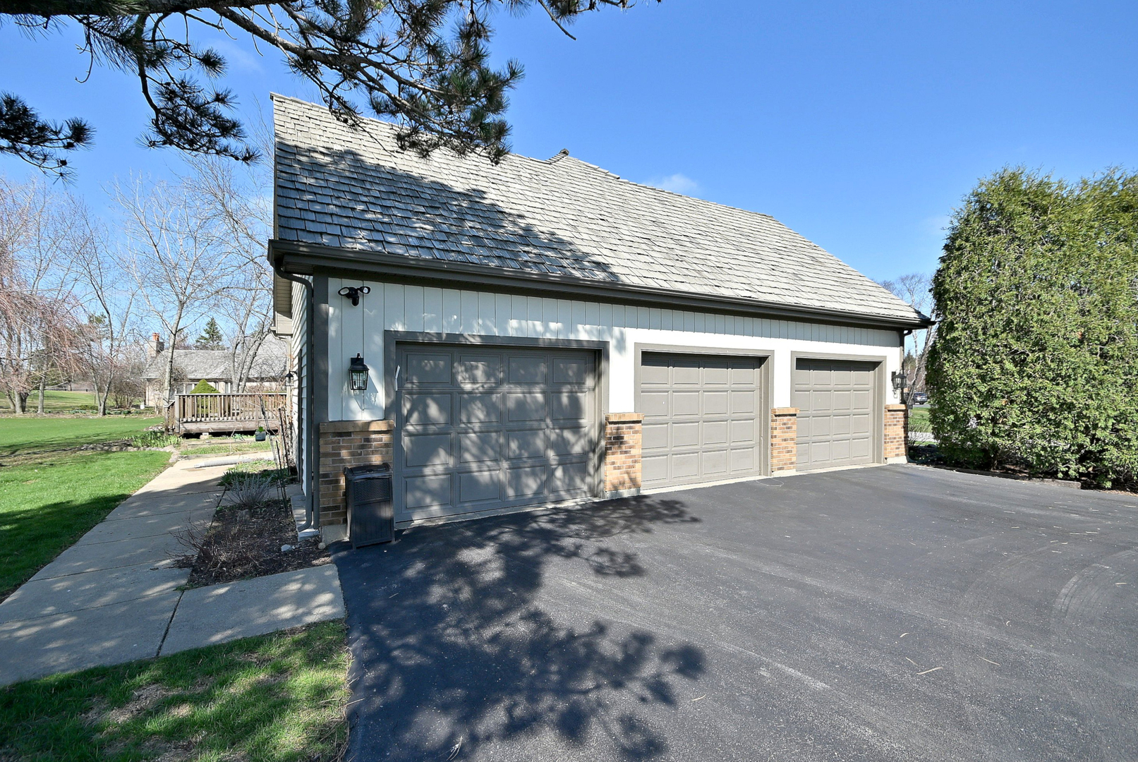 5681 River Park Drive, Libertyville, IL 60048