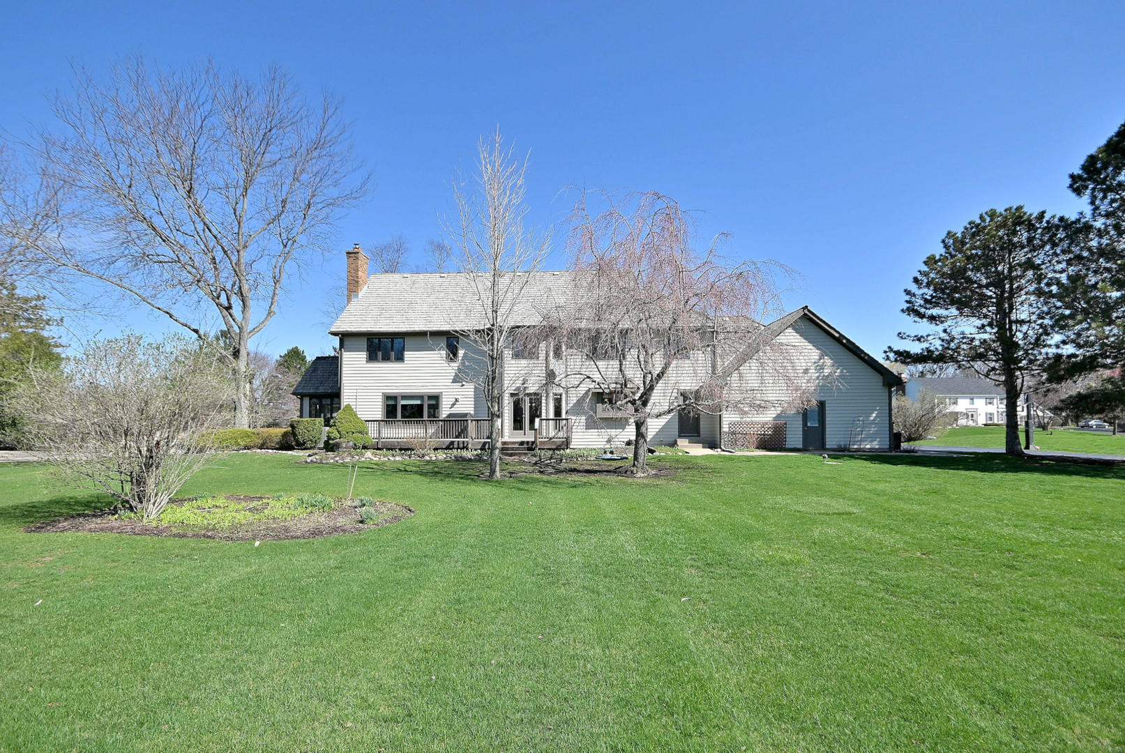 5681 River Park Drive, Libertyville, IL 60048
