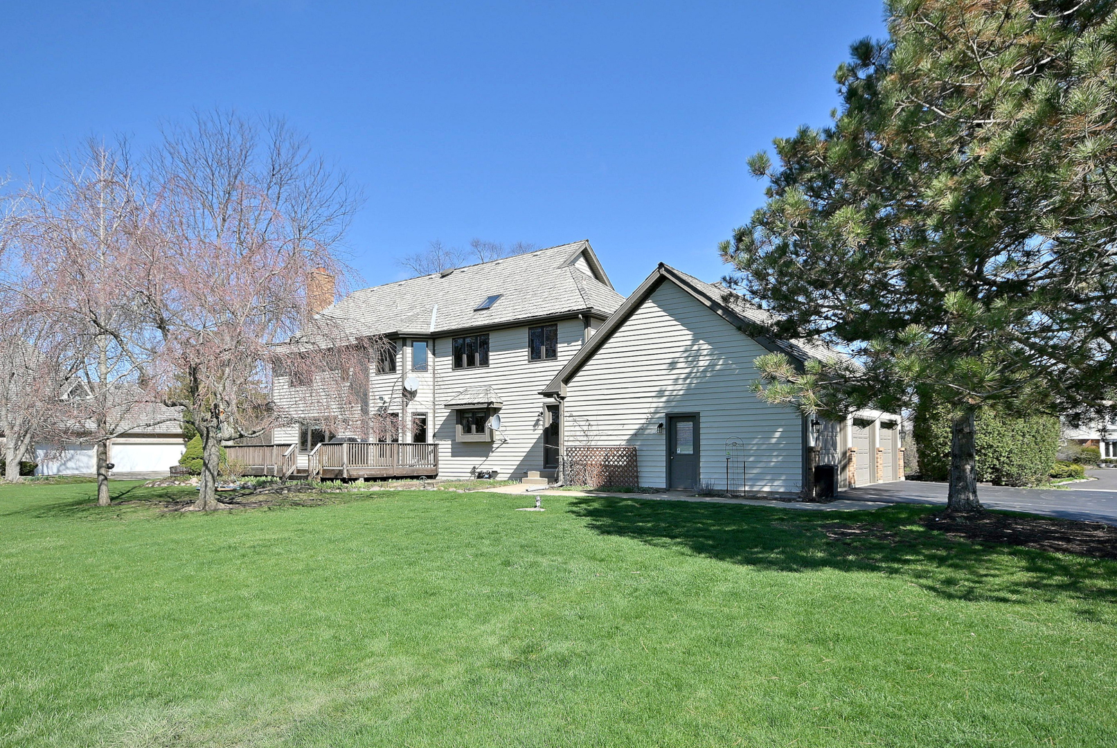 5681 River Park Drive, Libertyville, IL 60048