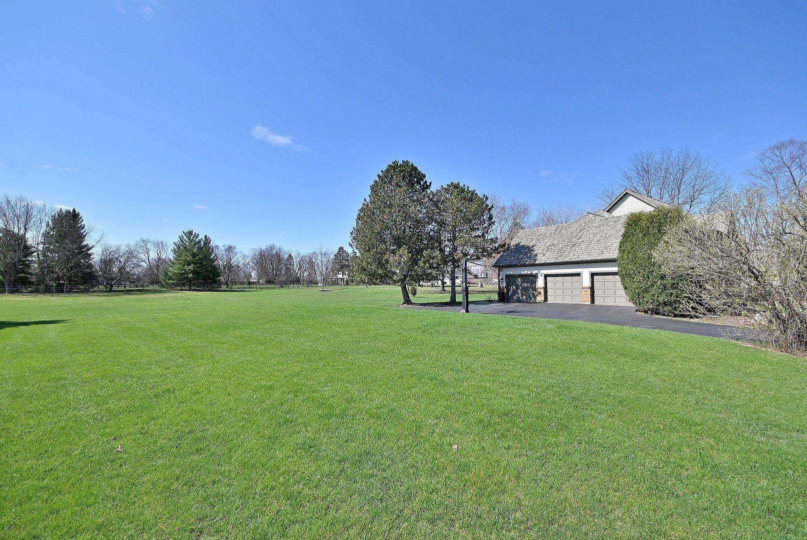 5681 River Park Drive, Libertyville, IL 60048