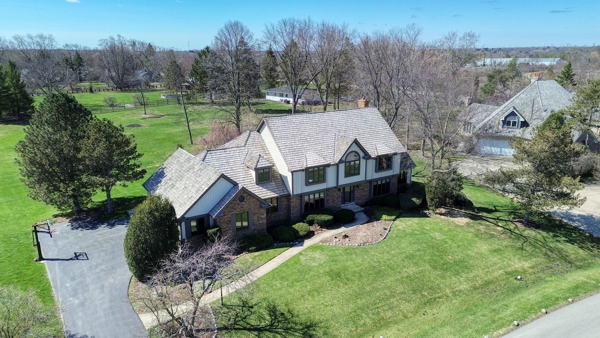 5681 River Park Drive, Libertyville, IL 60048