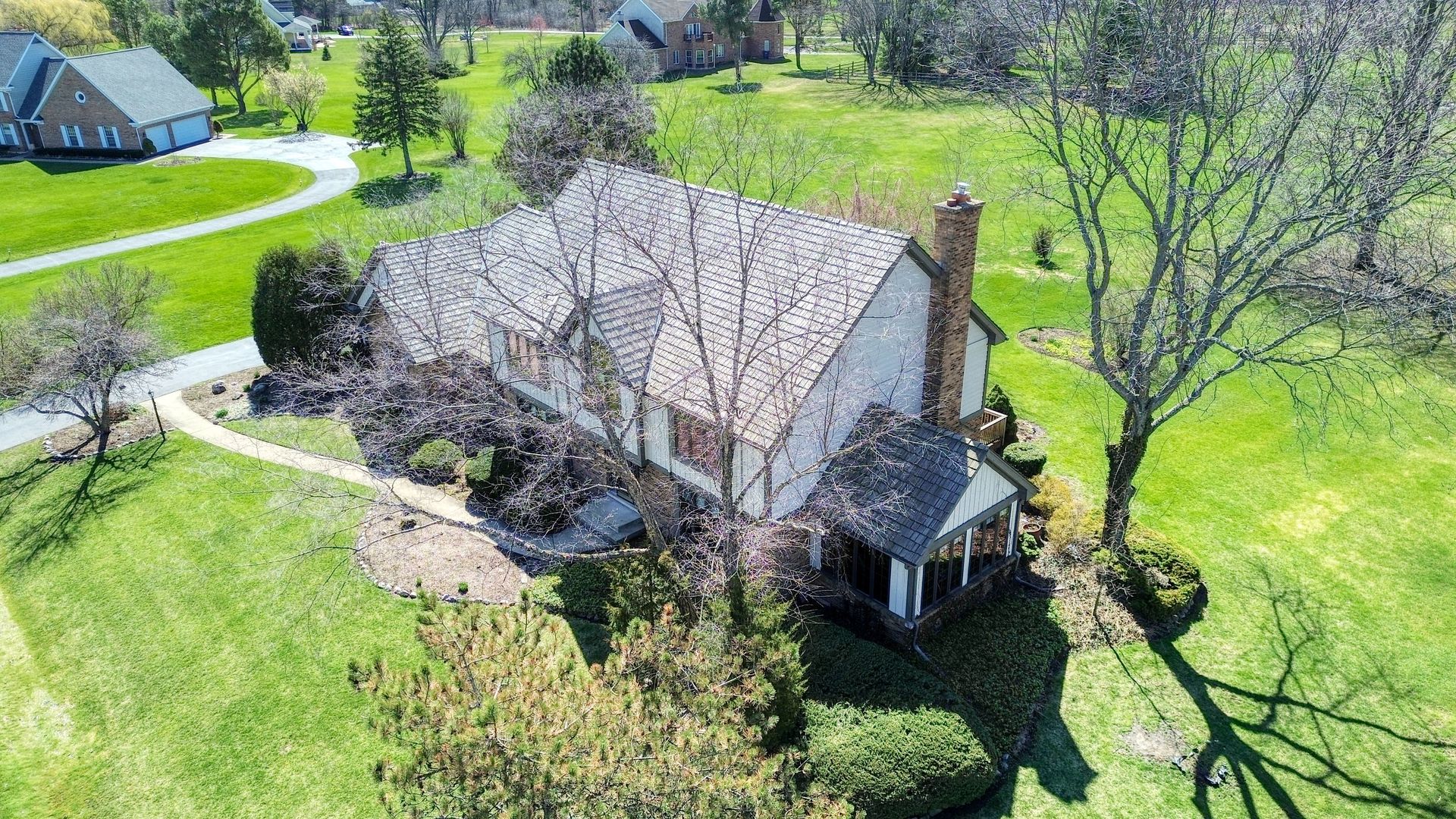 5681 River Park Drive, Libertyville, IL 60048