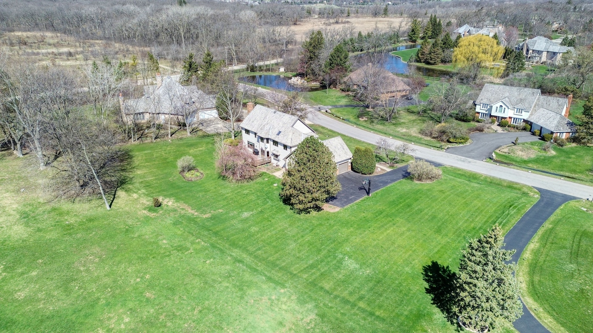5681 River Park Drive, Libertyville, IL 60048