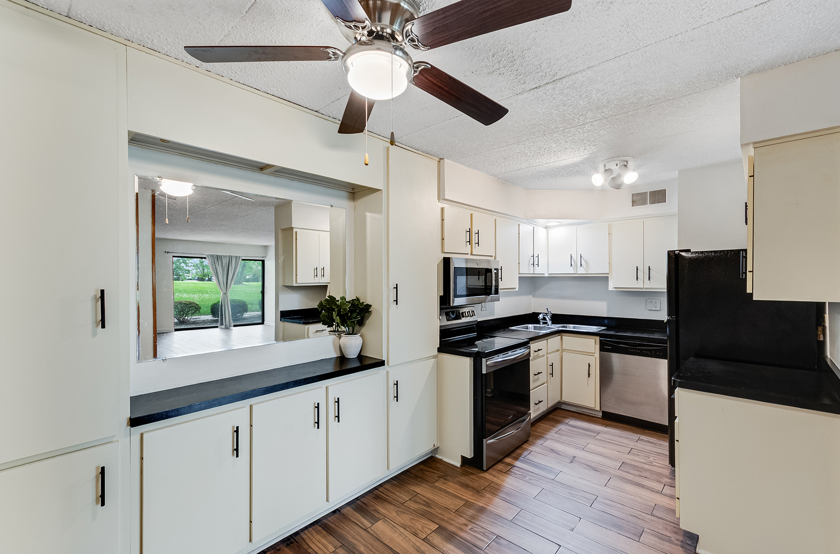 1620 Richmond Circle #106, Joliet, IL 60435