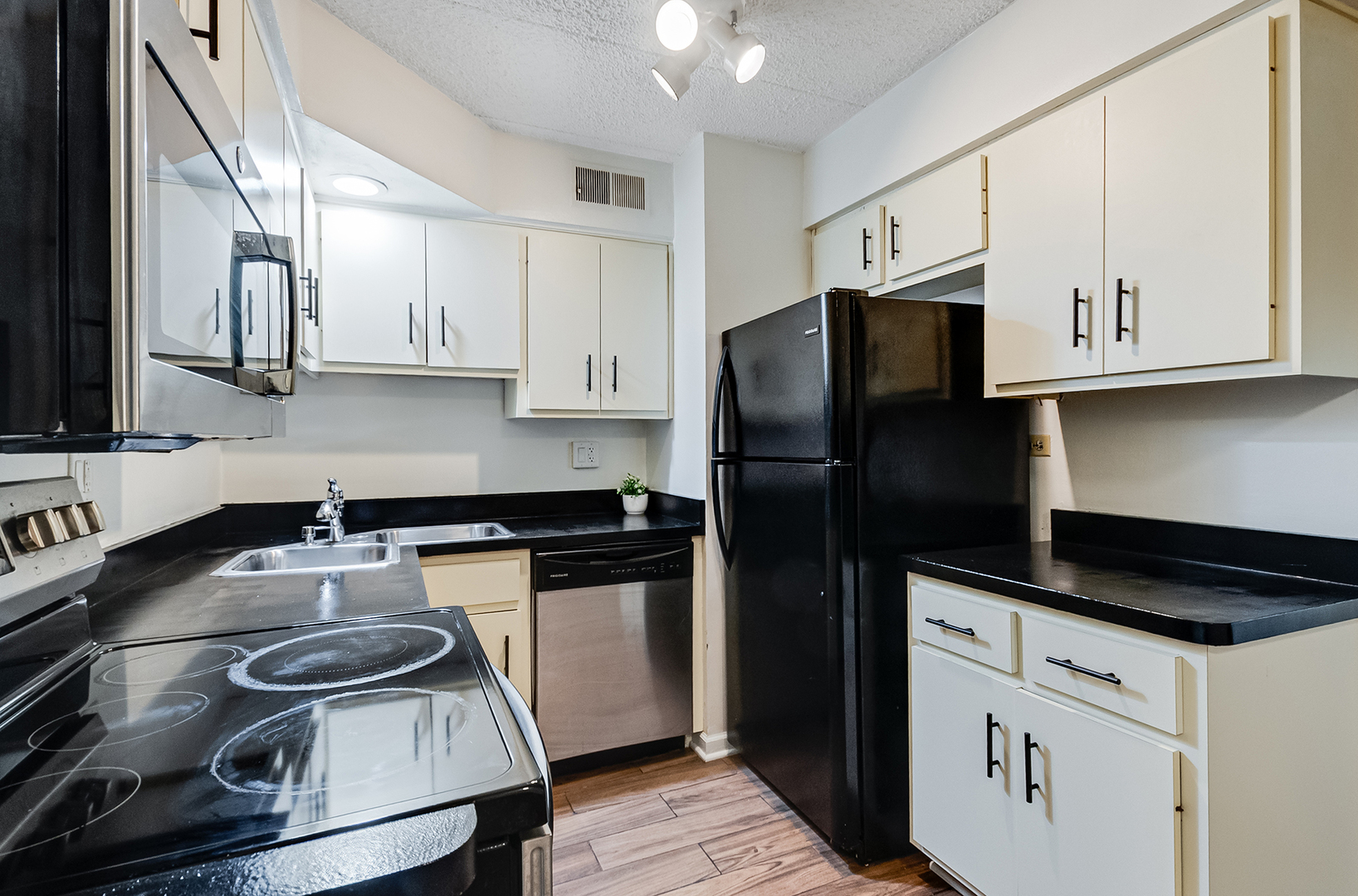 1620 Richmond Circle #106, Joliet, IL 60435