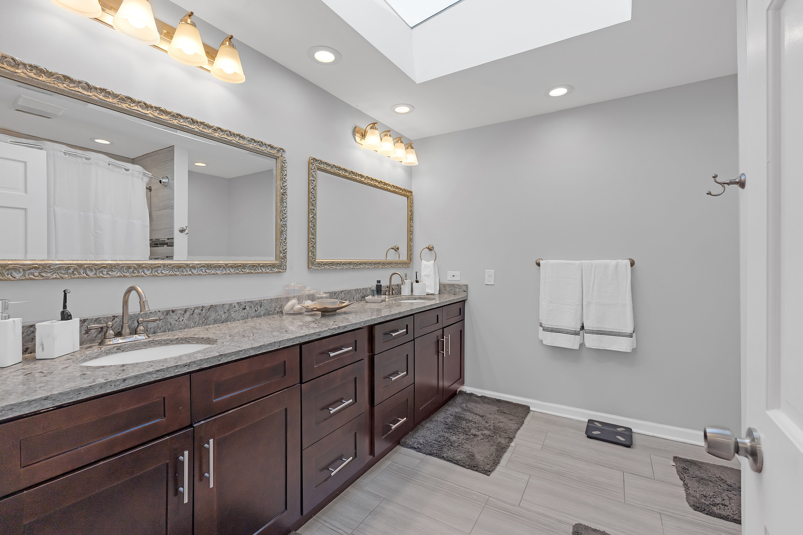 15 DEVONSHIRE Drive, Oak Brook, IL 60523