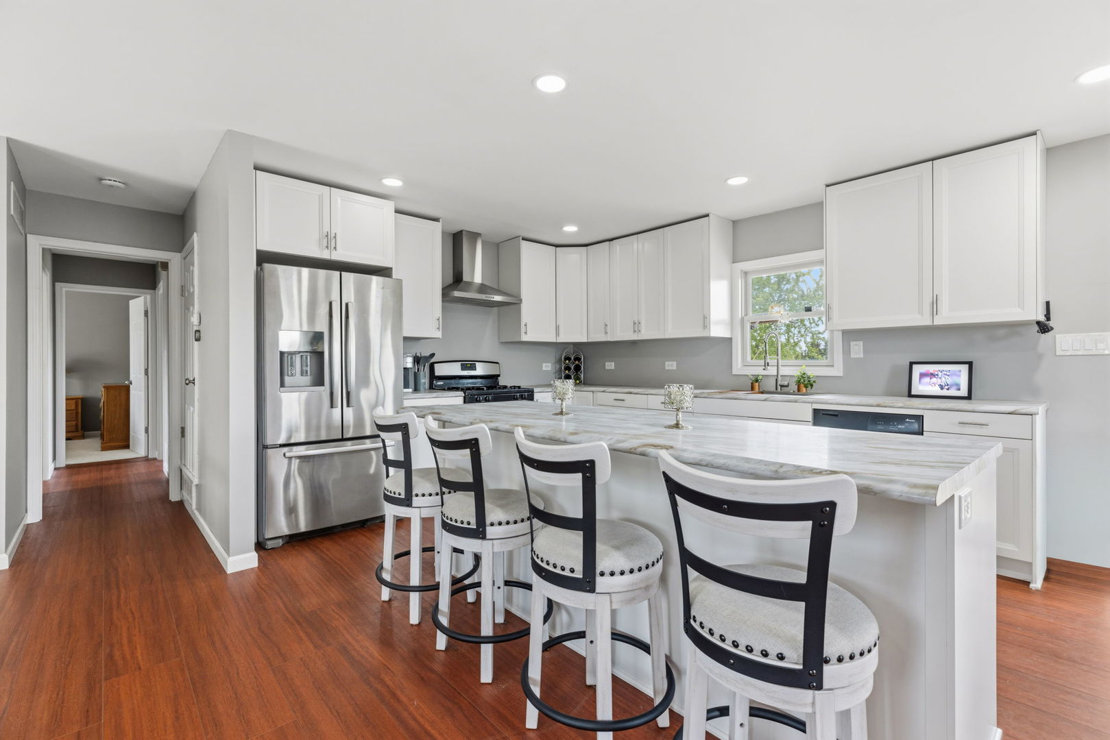 324 Byron Avenue, Bloomingdale, IL 60108