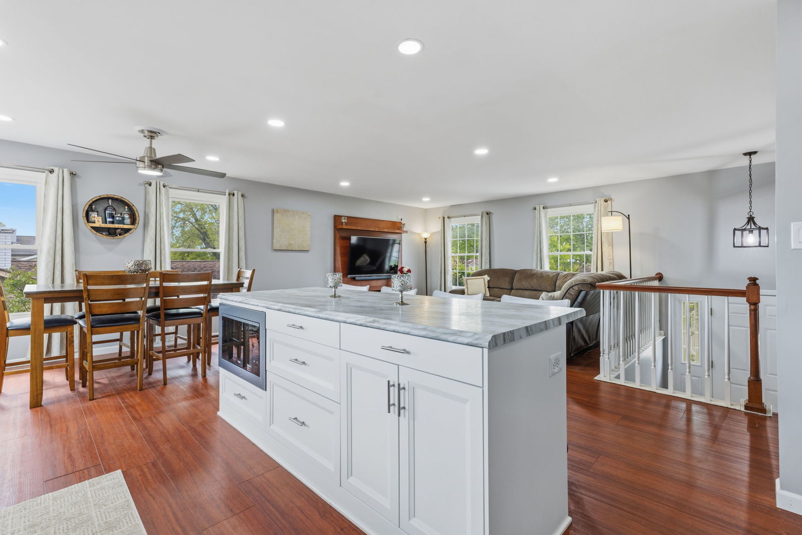 324 Byron Avenue, Bloomingdale, IL 60108