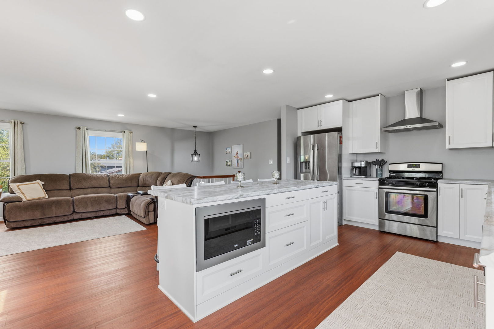 324 Byron Avenue, Bloomingdale, IL 60108