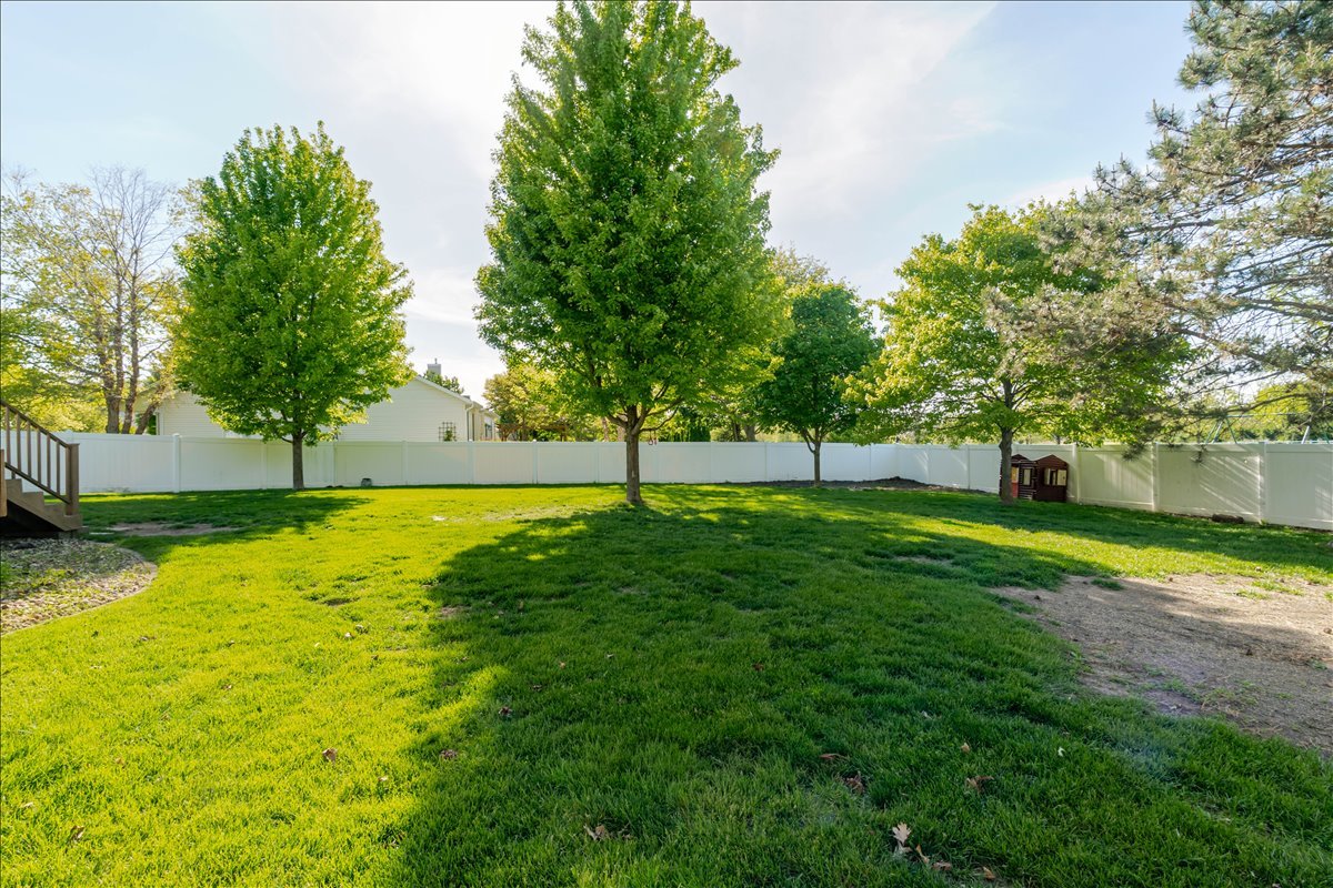 102 Meadowland Drive, Lexington, IL 61753
