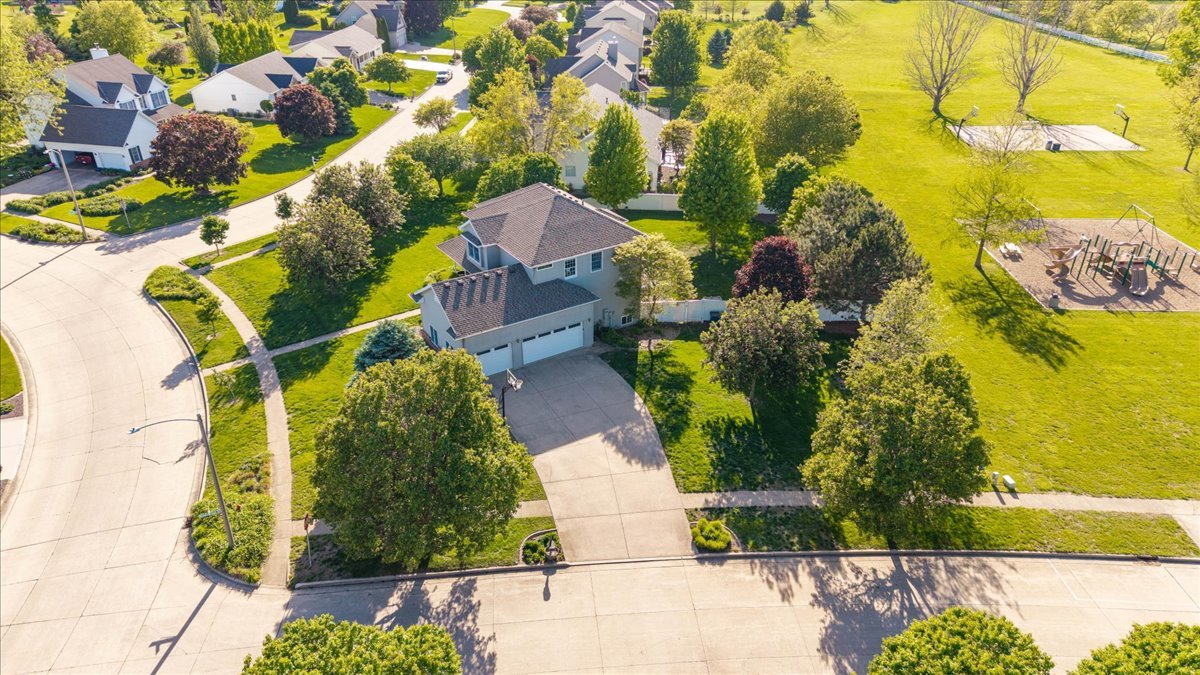 102 Meadowland Drive, Lexington, IL 61753