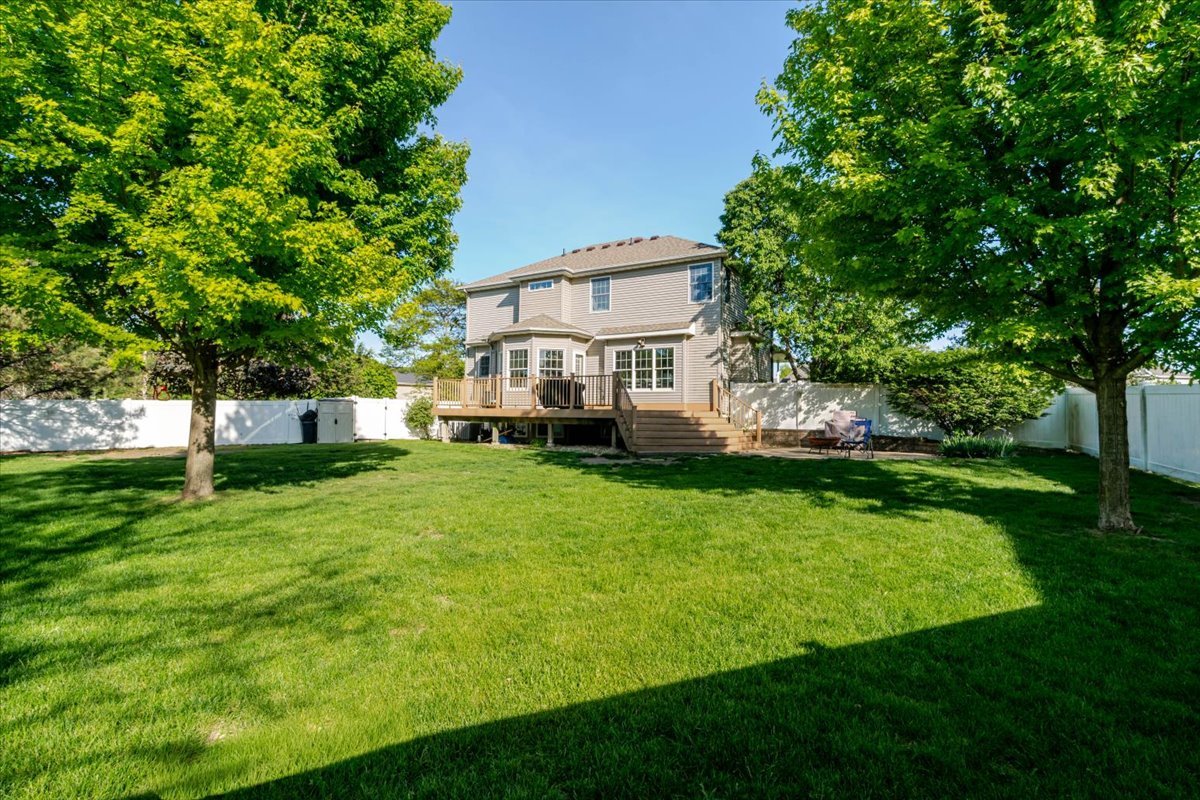 102 Meadowland Drive, Lexington, IL 61753
