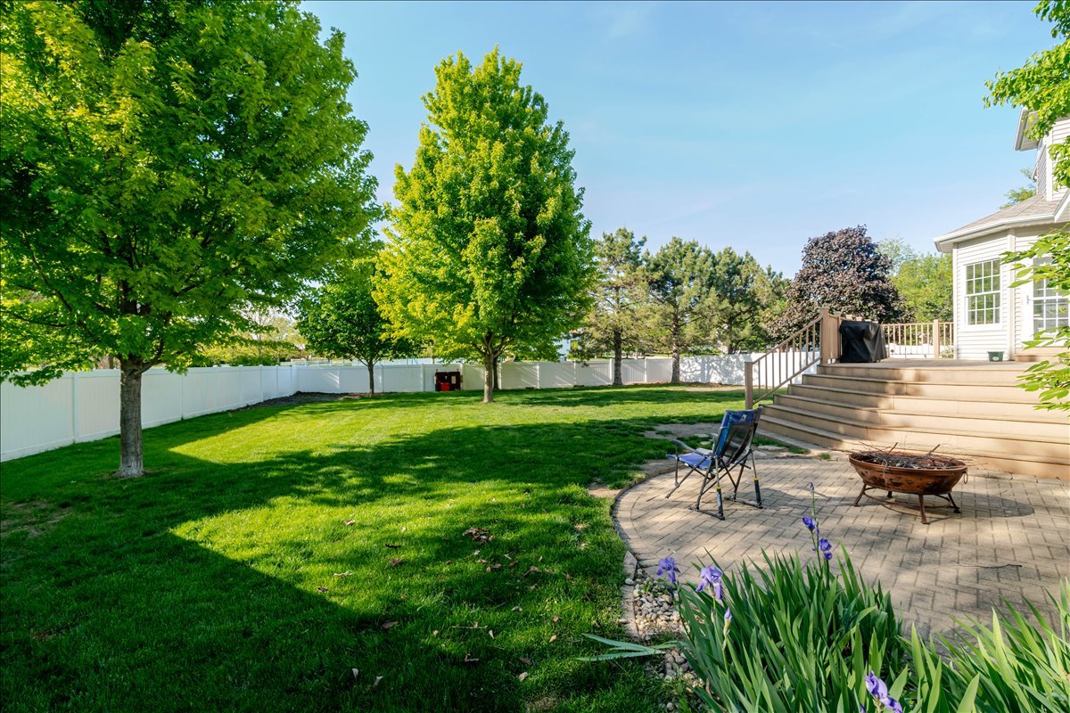 102 Meadowland Drive, Lexington, IL 61753