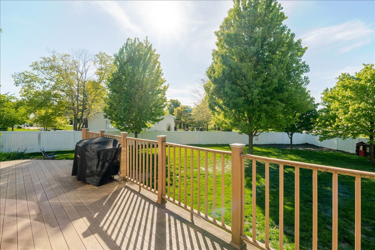 102 Meadowland Drive, Lexington, IL 61753