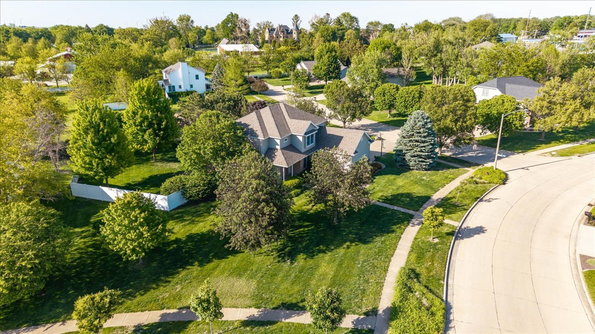 102 Meadowland Drive, Lexington, IL 61753